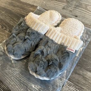 Women’s house slippers